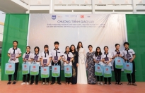 Á hậu Kim Duyên trích 80 triệu đồng tiền thưởng trao học bổng cho học sinh, sinh viên tại Cần Thơ