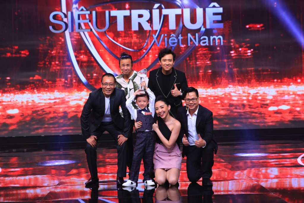 vuot hang loat show truyen hinh dinh dam sieu tri tue viet nam nhan giai tv show cua nam tai wechoice awards 2019