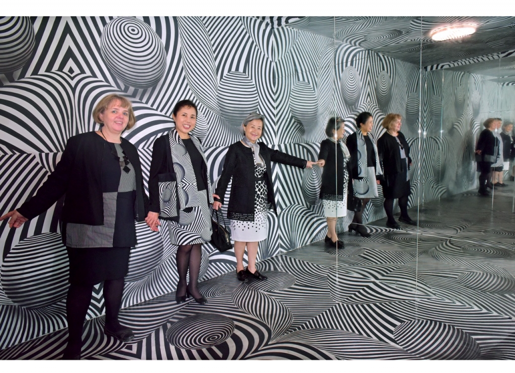 hoa si nguyen thu thuy khai truong ngoi nha nghe thuat ben ho tay