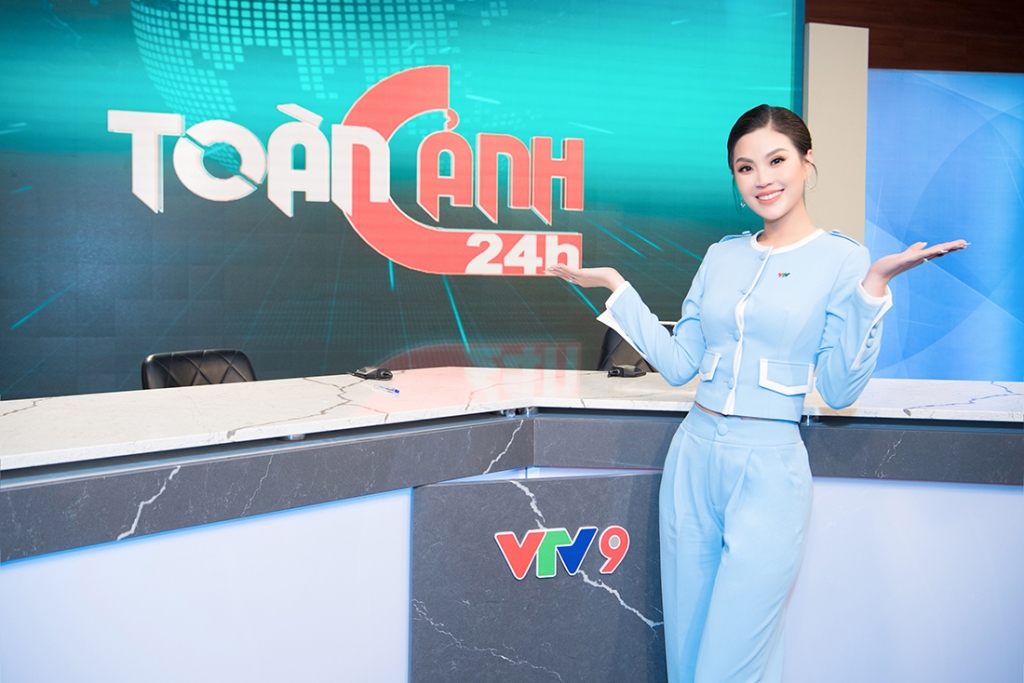 MC Á hậu Diễm Trang trở lại bản tin Toàn cảnh 24h sau 9 tháng kẹt dịch