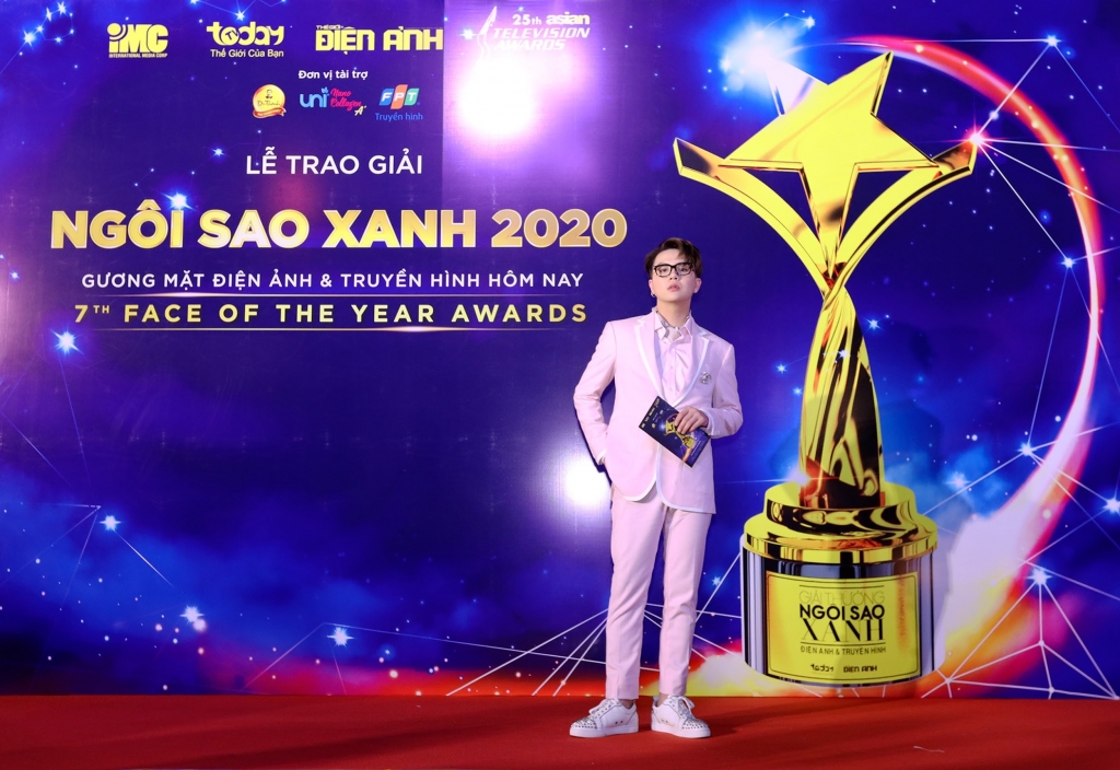 Tranh giải ở đề cử “Nam diễn viên xuất sắc nhất”, Duy Khánh thể hiện thần thái tự tin