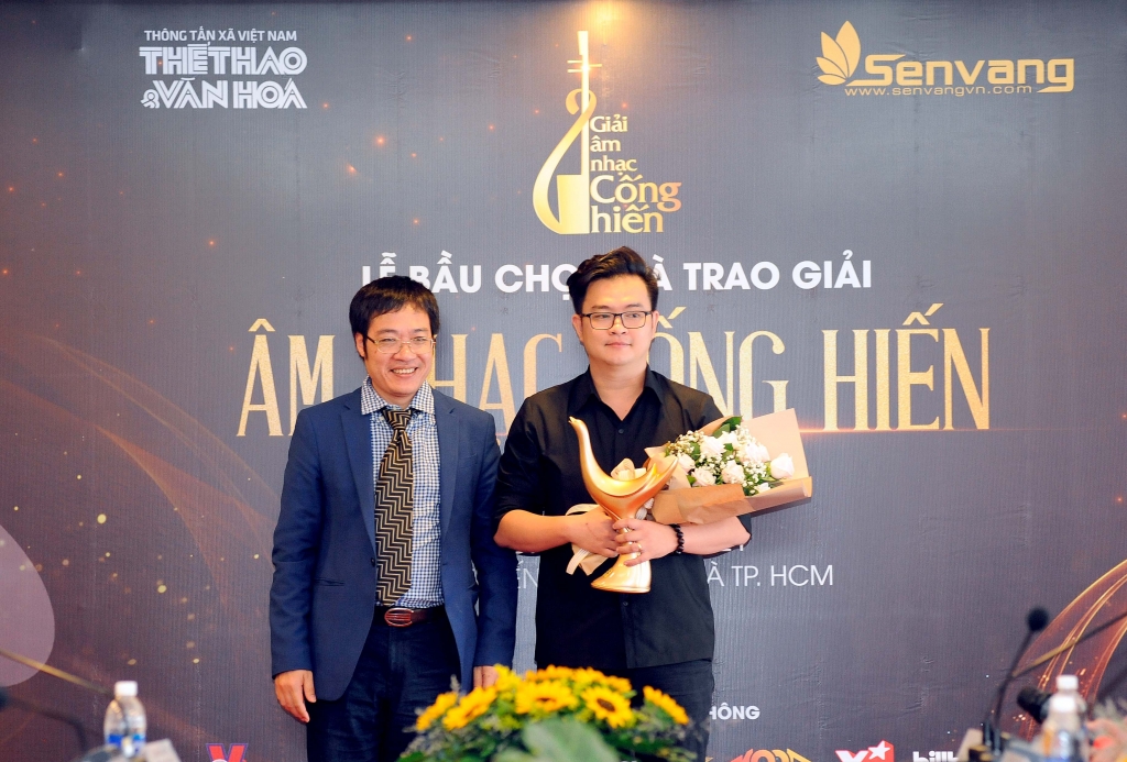 Ca sĩ Tùng Dương chiếm lĩnh cùng lúc 3 giải thưởng Cống hiến lần 16/2021