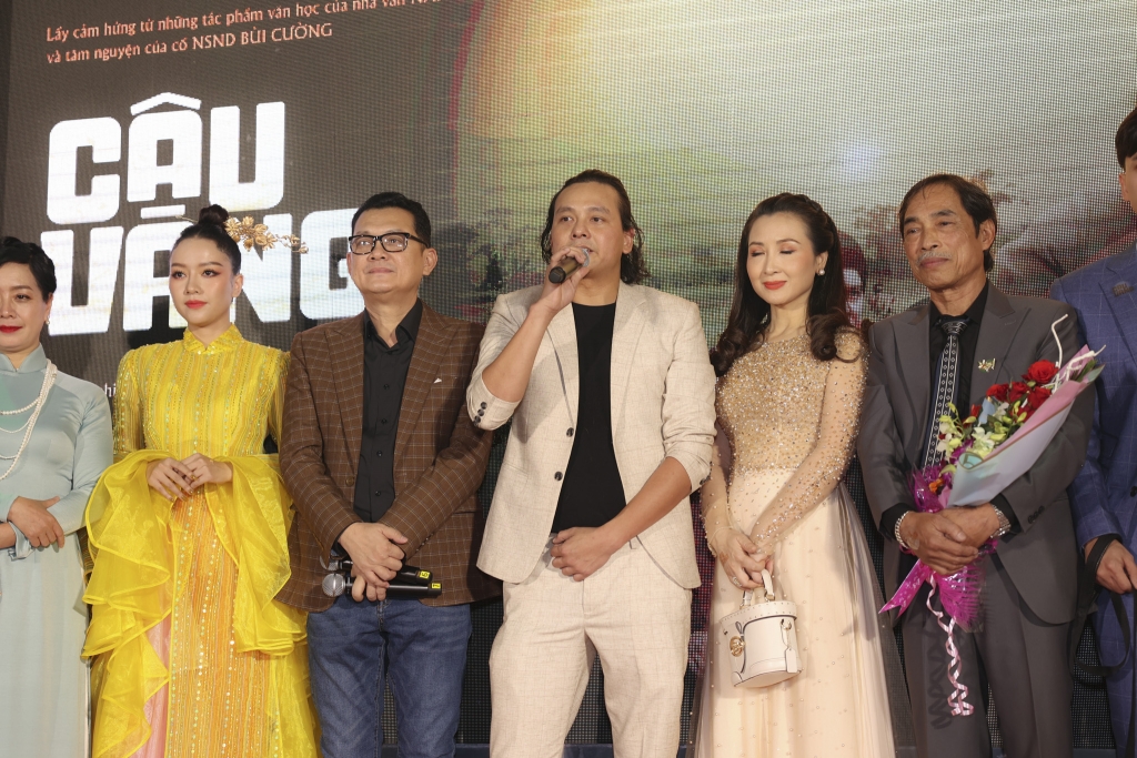 Dàn sao Việt đình đám showbiz hội tụ trong buổi công chiếu phim 'Cậu Vàng' ở Thành phố Hồ Chí Minh