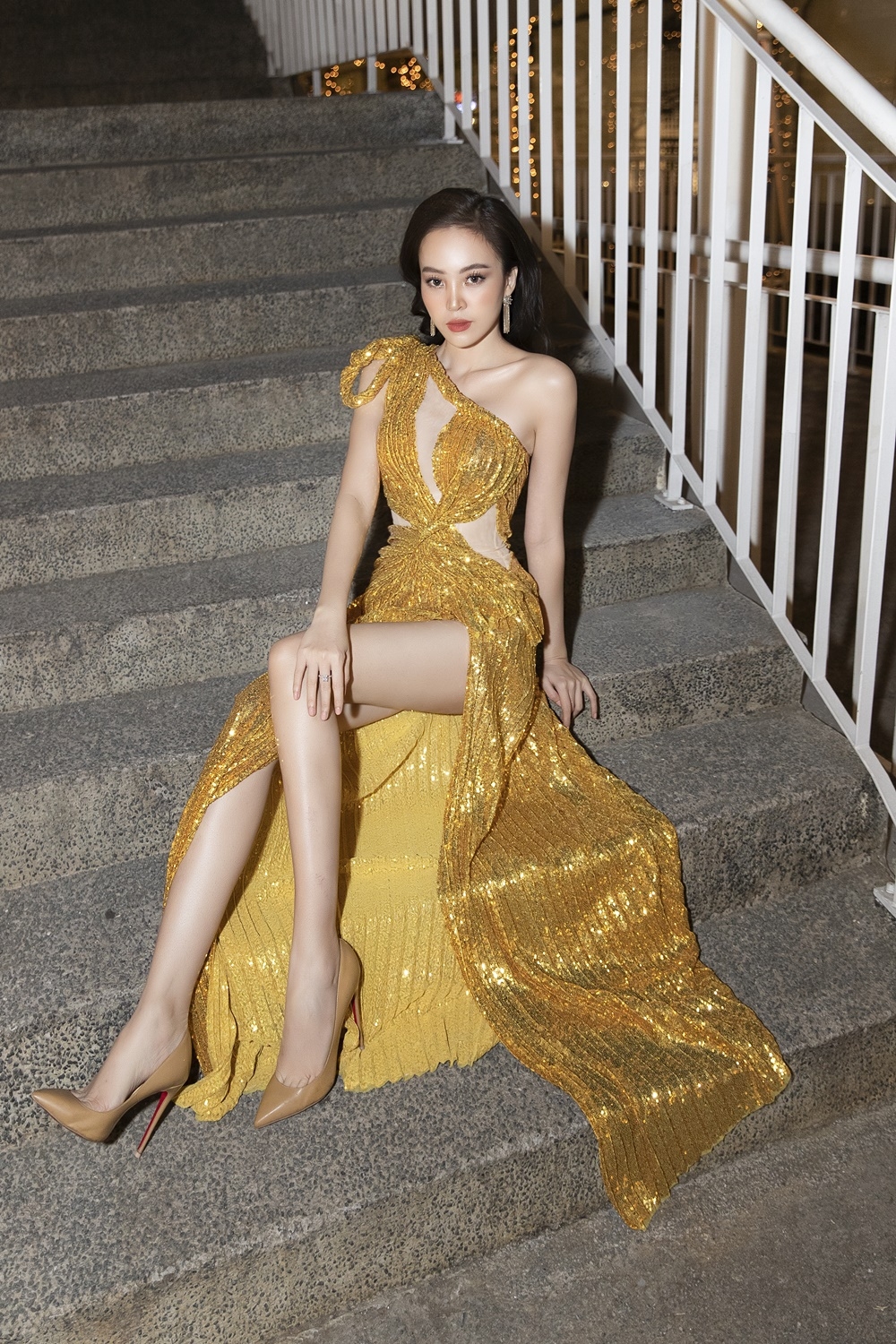 Siêu mẫu My Lê khoe nhan sắc rực rỡ tại lễ trao giải 'Ngôi sao của năm 2020'