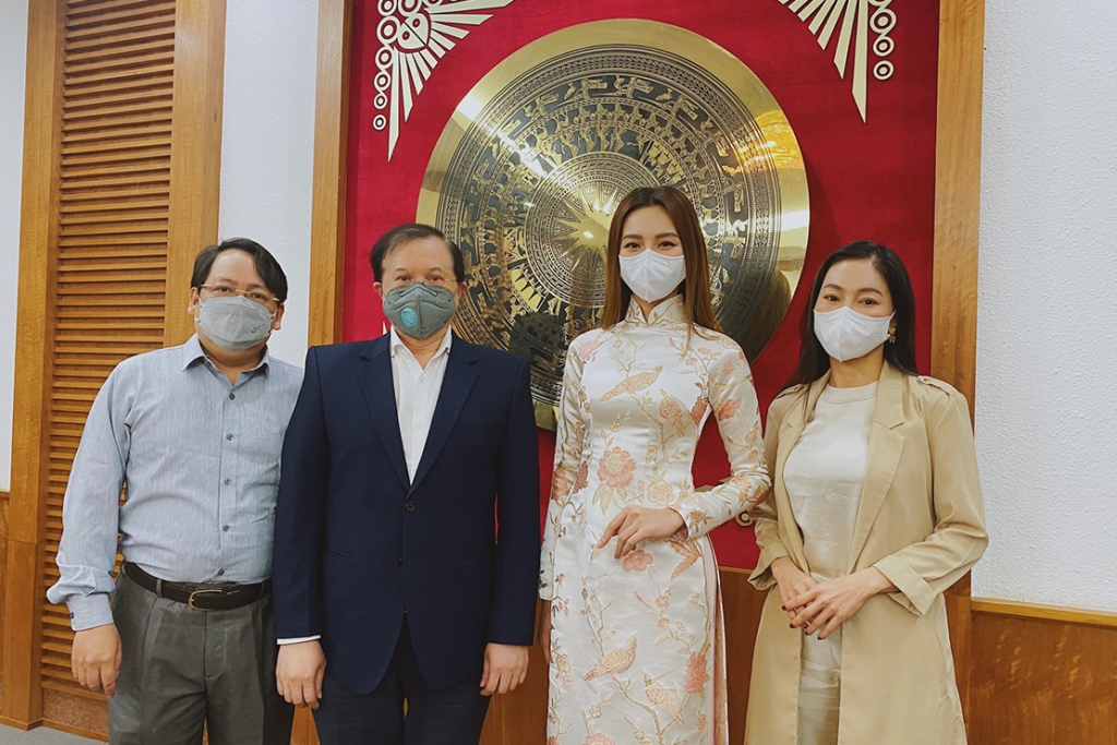 Thứ trưởng Bộ Văn hóa Thể thao và Du lịch gặp gỡ Hoa hậu Thùy Tiên sau đăng quang 'Miss Grand International 2021'
