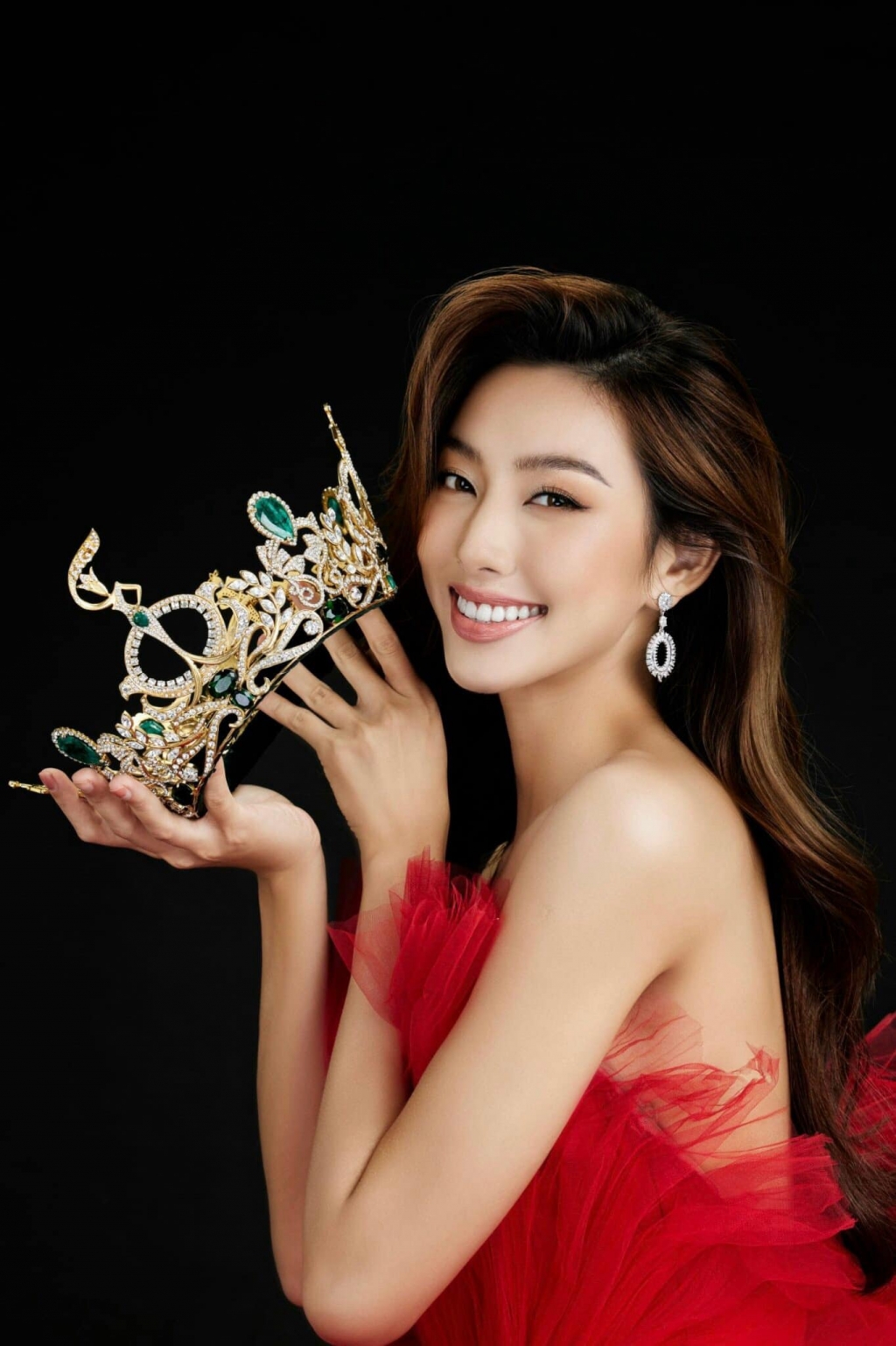 Thứ trưởng Bộ Văn hóa Thể thao và Du lịch gặp gỡ Hoa hậu Thùy Tiên sau đăng quang 'Miss Grand International 2021'