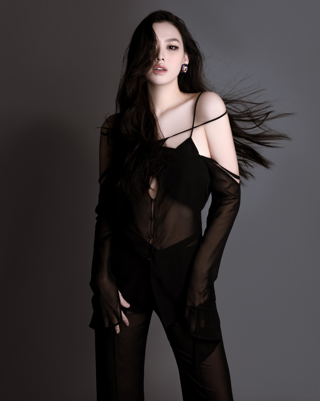 Á hậu Tường San tung bộ ảnh mới, chính thức trở lại đường đua nhan sắc hậu sinh em bé