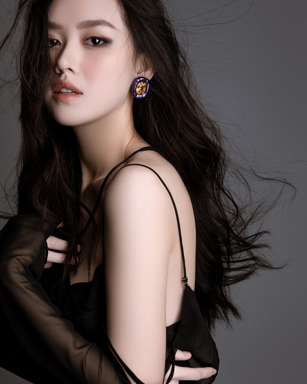 Á hậu Tường San tung bộ ảnh mới, chính thức trở lại đường đua nhan sắc hậu sinh em bé