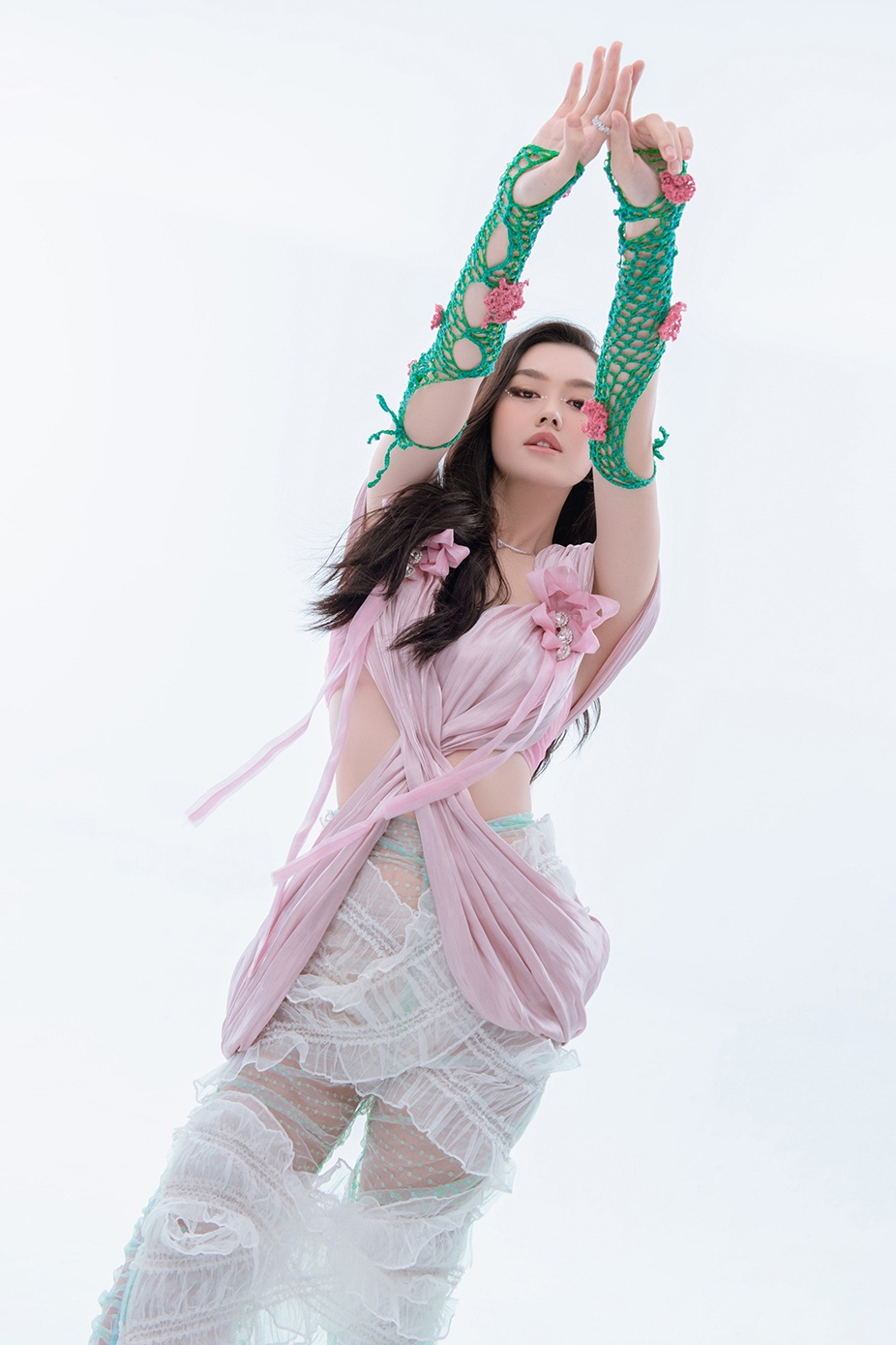 Á hậu Tường San tung bộ ảnh mới, chính thức trở lại đường đua nhan sắc hậu sinh em bé