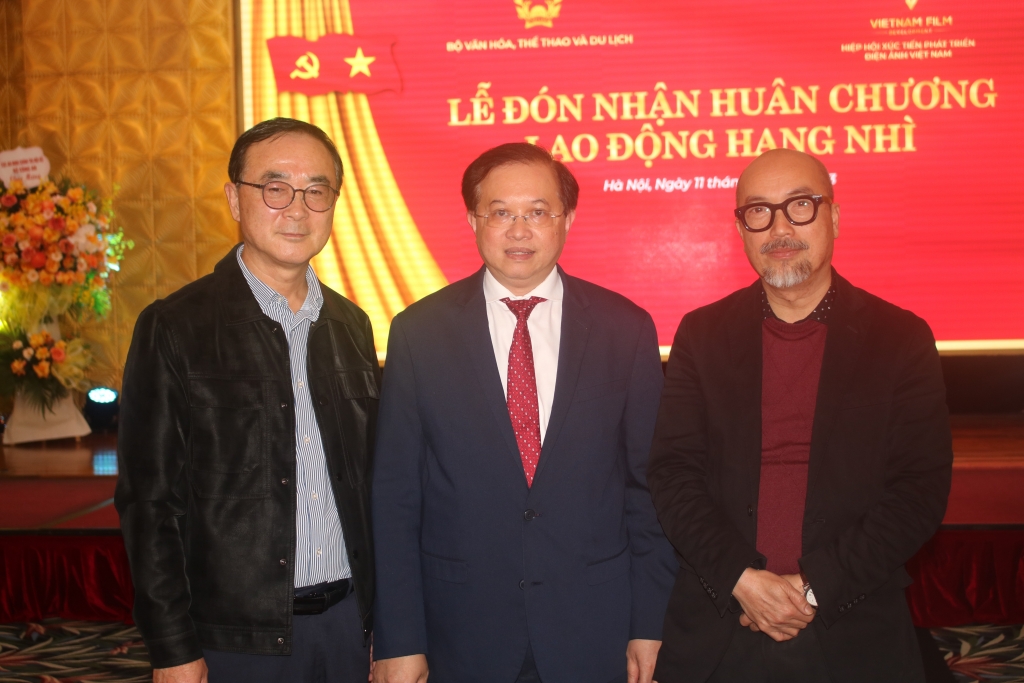 TS Ngô Phương Lan nhận Huân chương lao động hạng Nhì