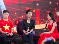 Hoa hậu H'hen Niê khỏe khoắn giao lưu cùng đội tuyển U23 Việt Nam