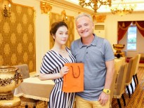 Nhà sản xuất phim Marc Missonnier cùng gia đình đón Tết tại Việt Nam với Lý Nhã Kỳ