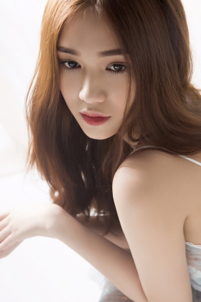 be ut nha venus quynh huong tiep tuc lan san dien anh