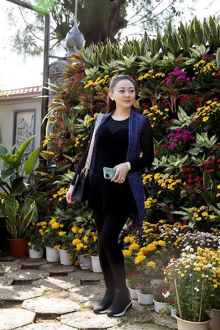 hoa hau kim nhung gian di di vieng chua dau xuan