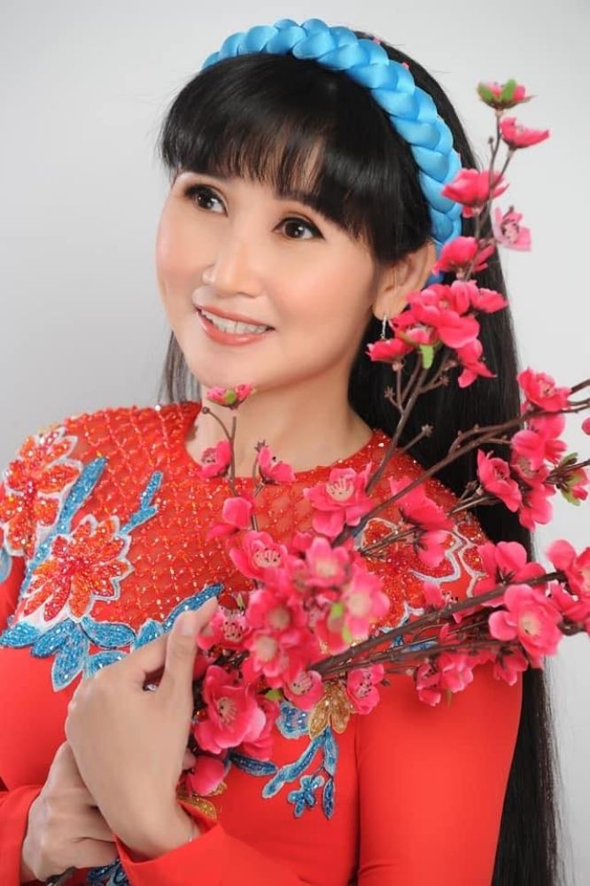 nsut cai luong tam tam dam tham moc mac trong bst ao dai cua ntk viet hung