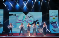 Hàng trăm khán giả 'quẩy hết mình' với đêm nhạc '4ever Young'