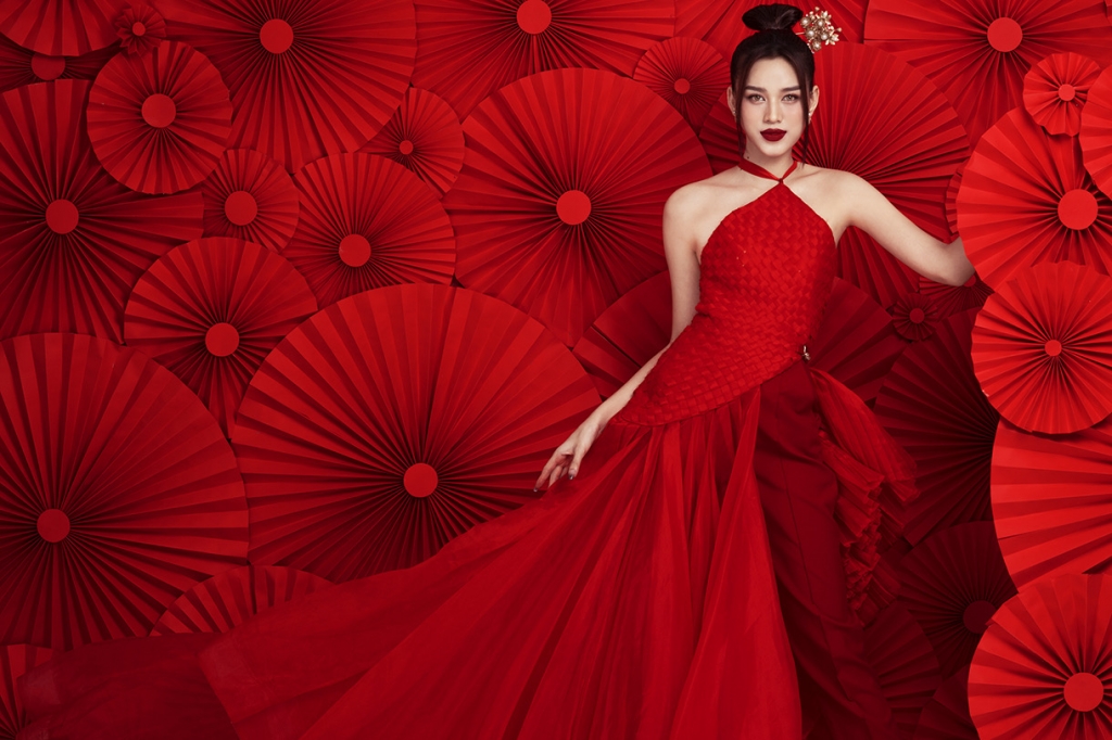 Hoa hậu Đỗ Hà đón xuân Nhâm Dần bằng bộ ảnh khoe sắc rạng rỡ