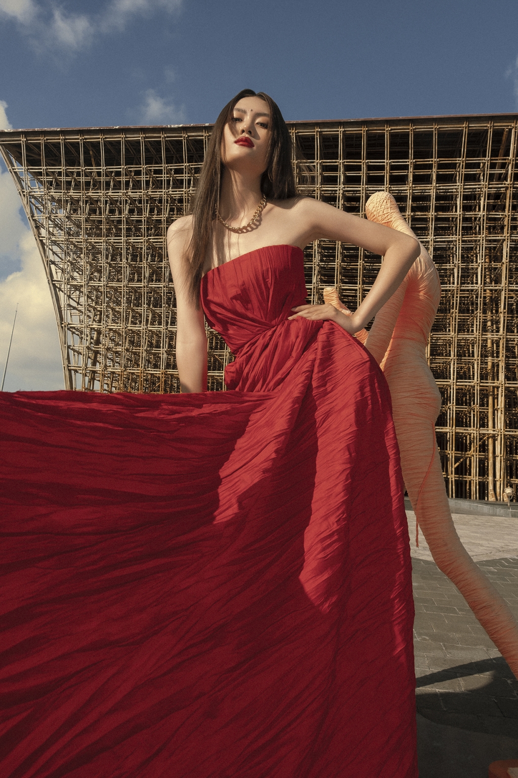 Quán quân 'The Next Face VietNam' Y Hạ tung bộ ảnh 'thần sầu', khoe chân dài trắng muốt, gợi cảm