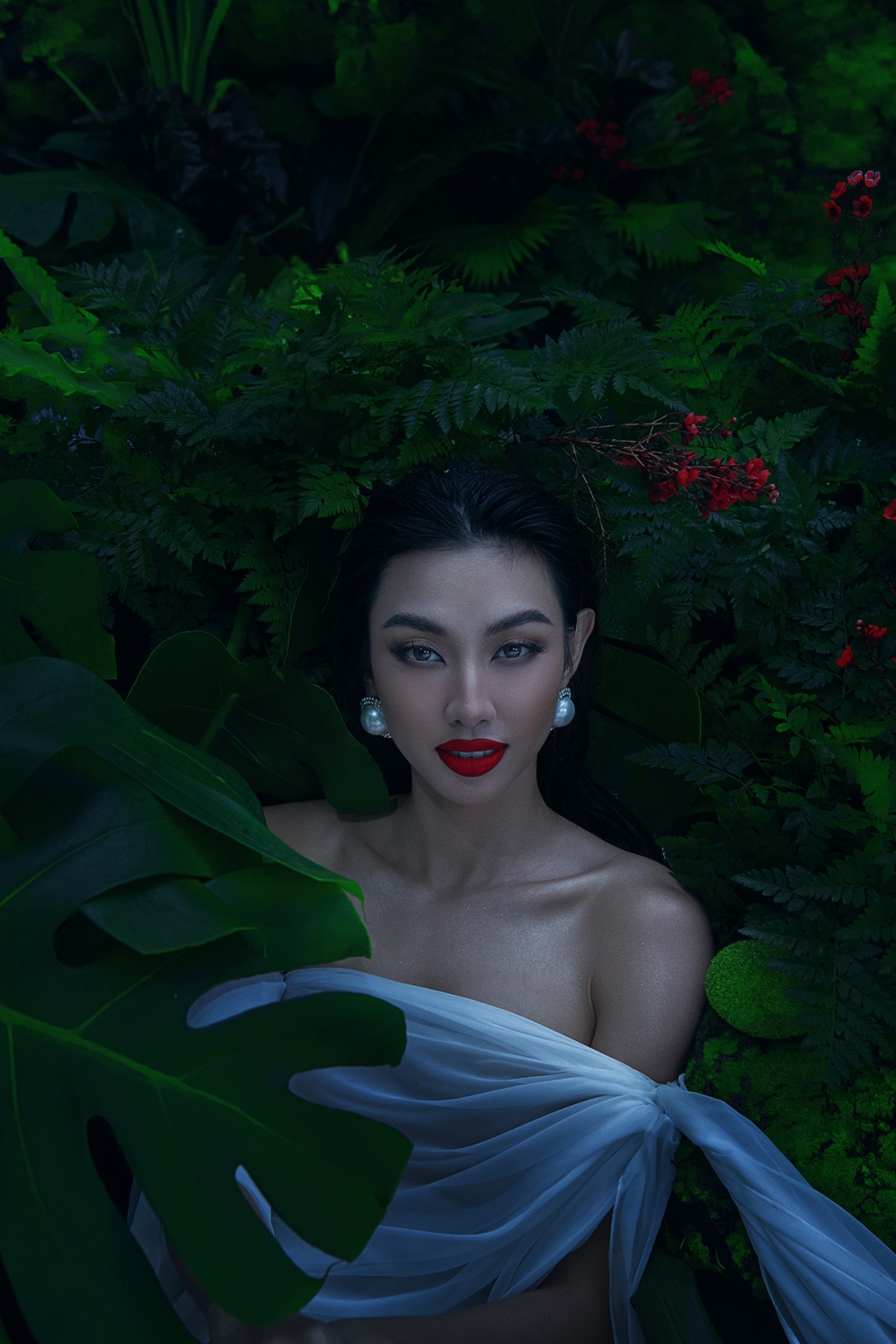 Hoa hậu Thùy Tiên xuất hiện đầy mê hoặc trong bộ ảnh mới, hé lộ lịch trình đến các nước Mỹ Latinh