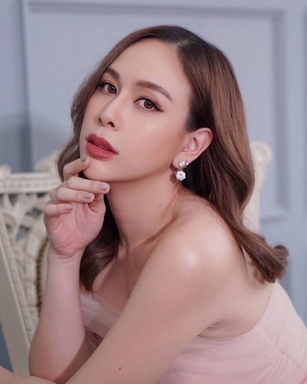 'Ngôi làng huyền bí' quy tụ toàn Hoa hậu, mỹ nam hàng đầu showbiz Thái