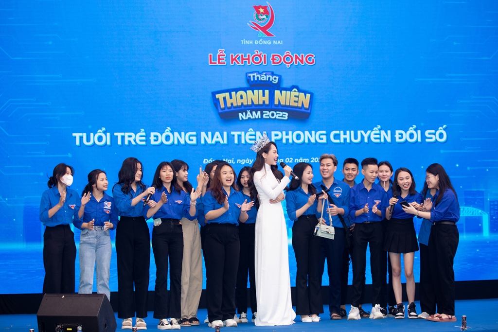 Hoa hậu Mai Phương cùng Đoàn Trung ương khởi động Tháng Thanh niên, tri ân đến bà mẹ Việt Nam anh hùng