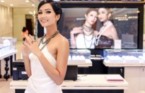 Hoa hậu H’Hen Niê diện trang sức ngọc trai tiền tỷ tham dự sự kiện