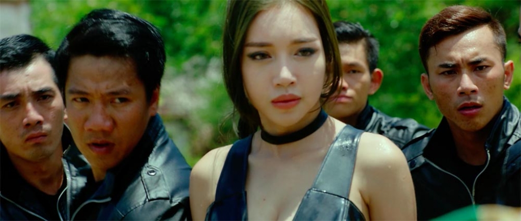 he lo canh ruot duoi kich tinh trong phim girls 2 nhung co gai va gang to dong o viet nam
