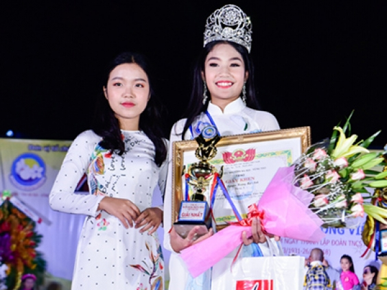 Vượt qua hơn 300 thí sinh, Đỗ Hoàng Anh Thư đăng quang cuộc thi 'Em yêu áo dài truyền thống Việt Nam'