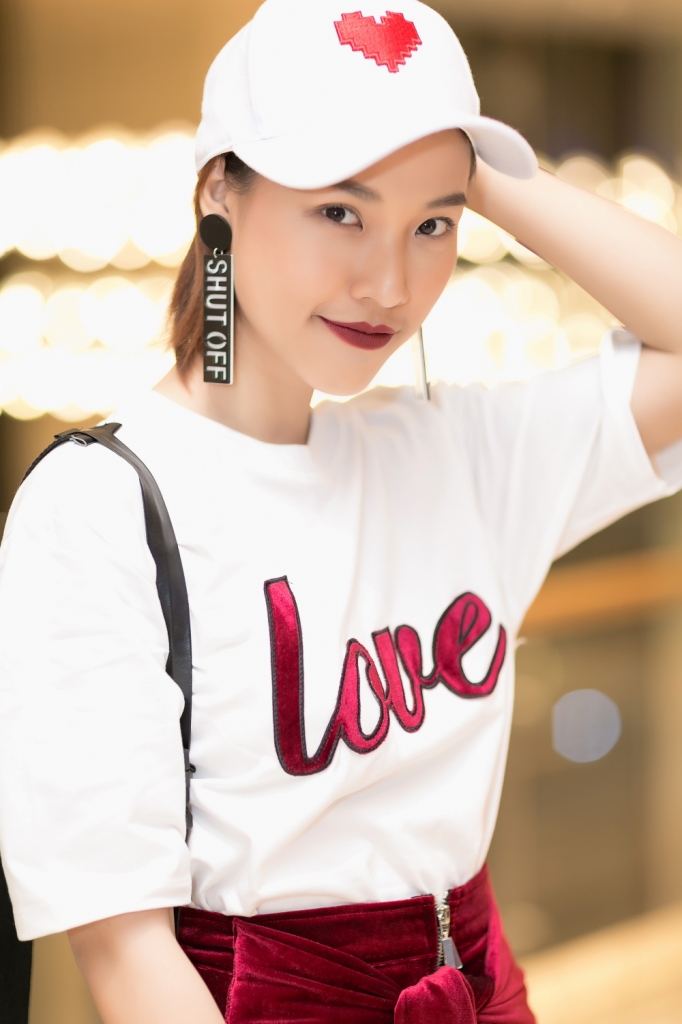 dung dai ca hoang oanh bat ngo xuat hien gay nao loan rap phim