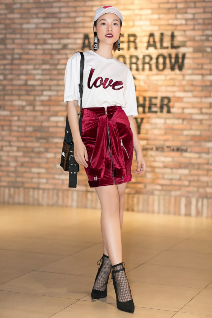 dung dai ca hoang oanh bat ngo xuat hien gay nao loan rap phim