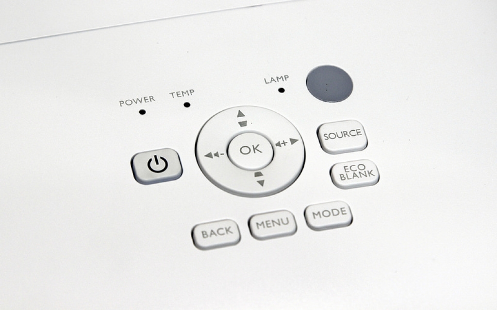 benq w1700 su lua chon tuyet voi danh cho nguoi moi choi may chieu 4k hdr