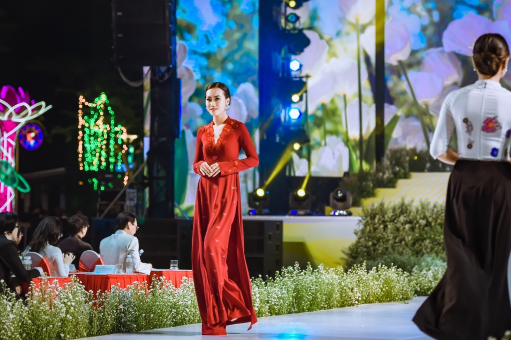 ntk vu thao giang chao san an tuong tai le hoi ao dai tp hcm 2019