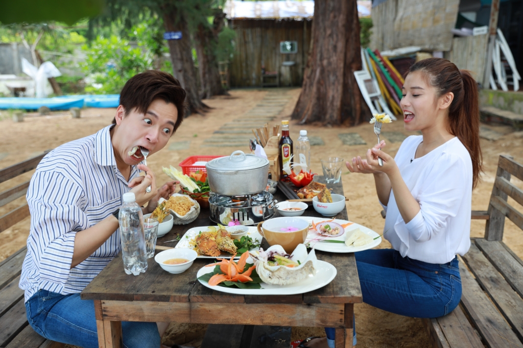 ngo kien huy cung hoang yen chibi di vieng mo nu anh hung vo thi sau luc nua dem