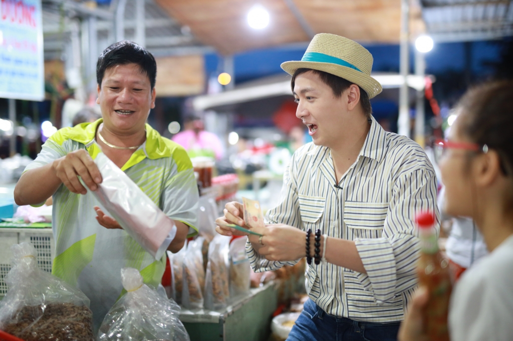 ngo kien huy cung hoang yen chibi di vieng mo nu anh hung vo thi sau luc nua dem