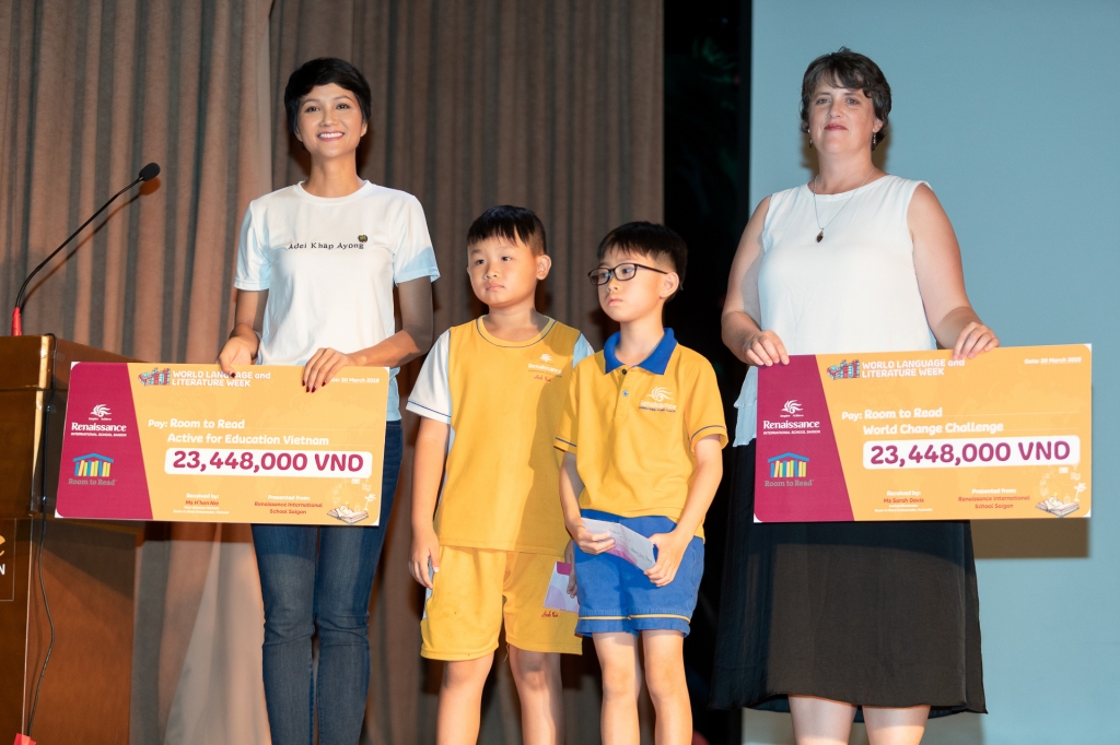 hhen nie trao hoc bong nang buoc den truong thap sang tuong lai cho hoc sinh quang ninh