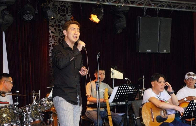 Nguyễn Khắc Huy bỏ ăn, tập luyện cho đêm nhạc ‘Tình’