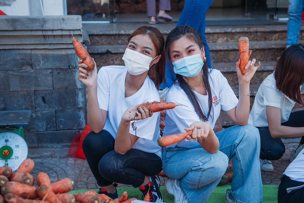 Á hậu Phương Anh, Kiều Loan, Diễm Trang, Thúy Vi chung tay giải cứu nông sản Hải Dương