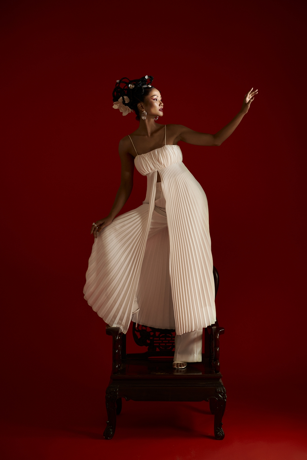 Hoa hậu H’Hen Niê sử dụng ngôn ngữ hình thể truyền tải thông điệp về phụ nữ