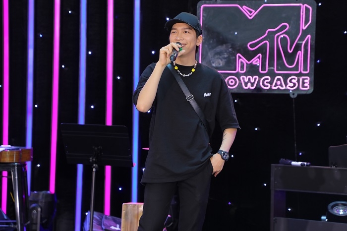 MTV Showcase trước giờ G: Juky San ráo riết tập luyện, Tăng Phúc 'hóa' lãng tử tình ca