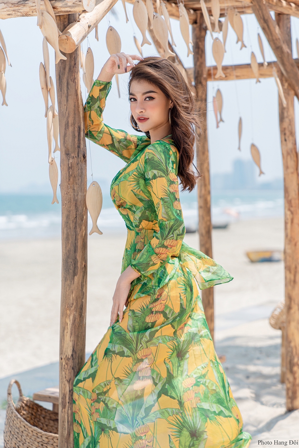 Diện 'phượng bào' vi vu khắp tỉnh thành miền Trung, ai chơi lại Lona Kiều Loan?