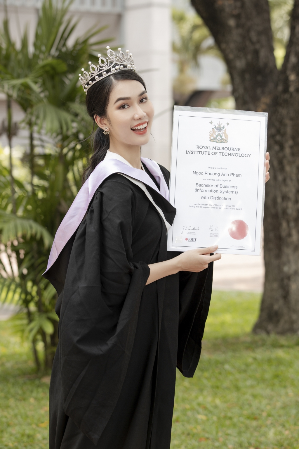 Xứng danh nguời đẹp thông minh, Á hậu Phương Anh tốt nghiệp thủ khoa Đại học