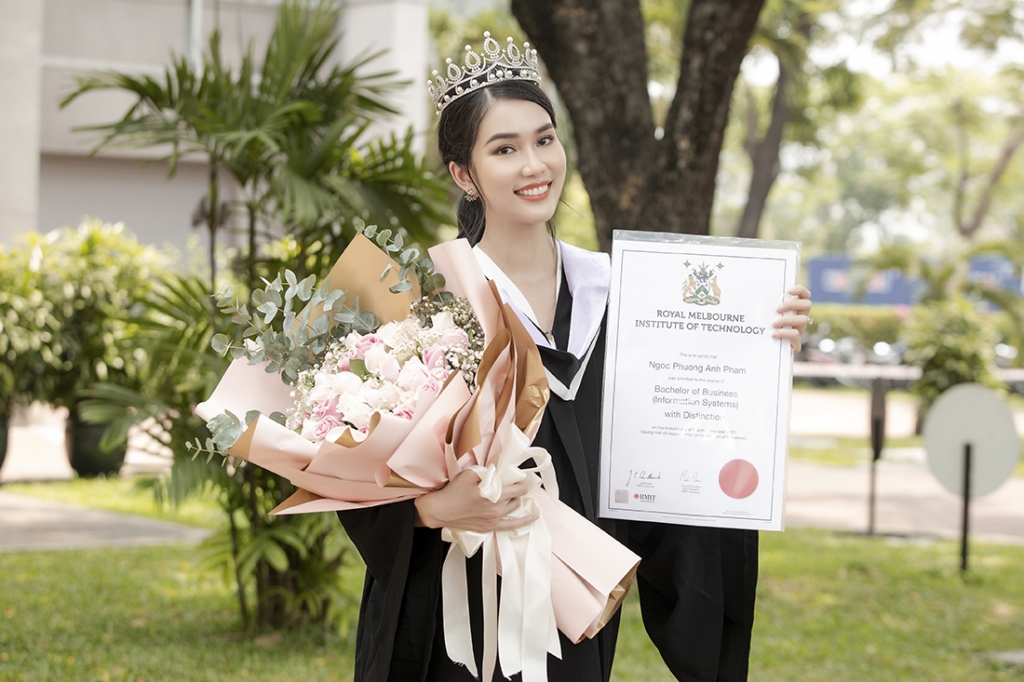 Xứng danh nguời đẹp thông minh, Á hậu Phương Anh tốt nghiệp thủ khoa Đại học