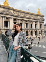 Trước thềm Paris Fashion Week, Lương Thùy Linh thả dáng đầy kiêu kỳ trên đường phố