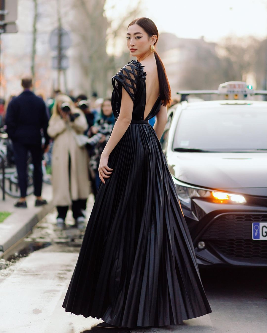 Lương Thùy Linh bất chấp cái lạnh tại Paris, cùng Phương Anh lên đồ dự show thời trang Elie Saab