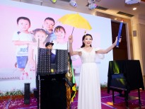 Hoa hậu Nguyễn Kim Nhung bất ngờ trổ tài làm ảo thuật và bị cắt người trên sân khấu