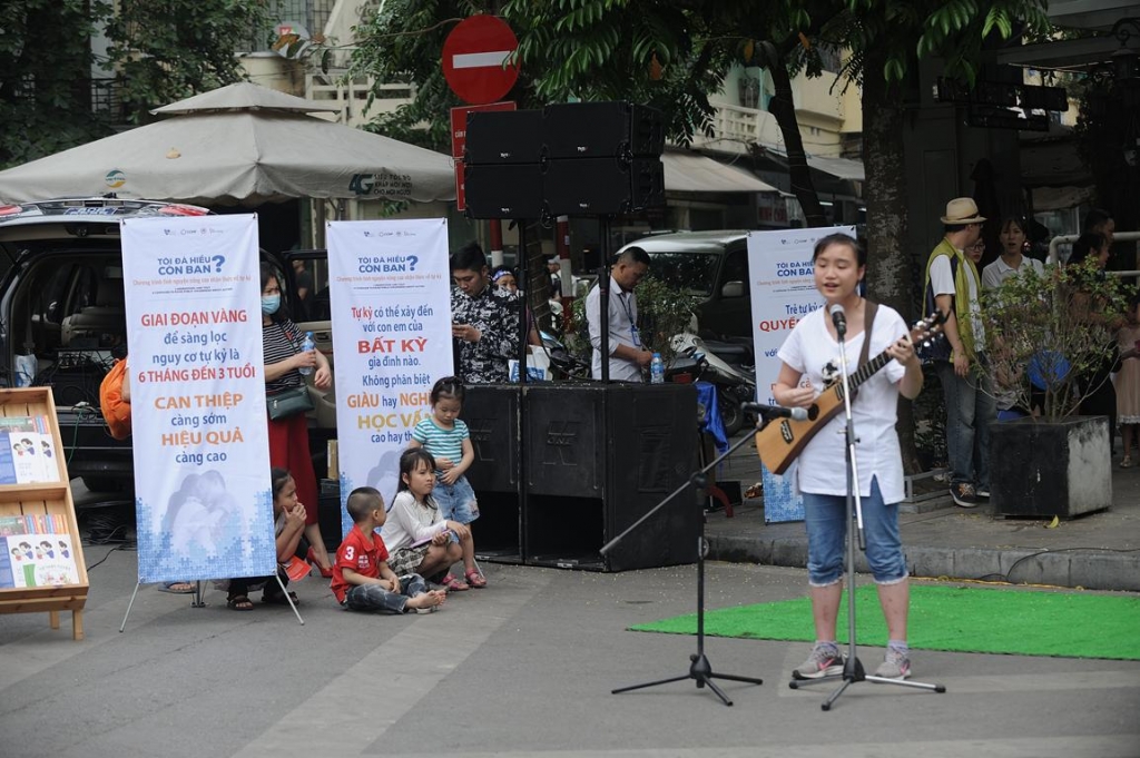 mc phan anh cung thai thuy linh ung ho tinh than tre tu ky