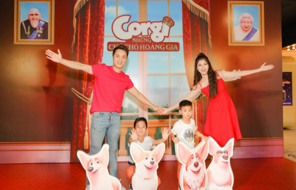Gia đình nghệ sĩ Việt hào hứng trải nghiệm cuộc sống Hoàng gia cùng những chú cún đáng yêu Corgi