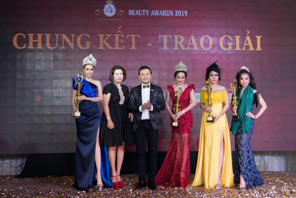 hoa hau ly thien nuong lam giam khao cuoc thi beauty award