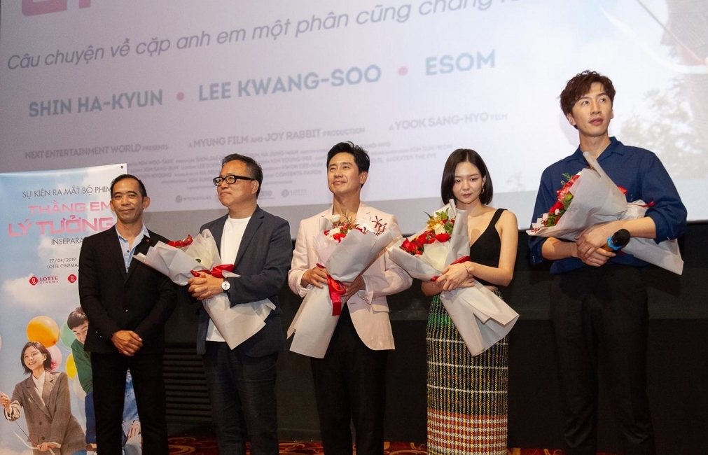 Bộ ba Lee Kwang Soo, Shin Ha Kyun và Esom giao lưu khán giả Việt tại Lotte Cinema