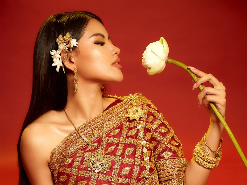 Ly Na Trang diện trang phục dân tộc Khmer đón Tết cổ Truyền Chol Chnam Thmay 2020